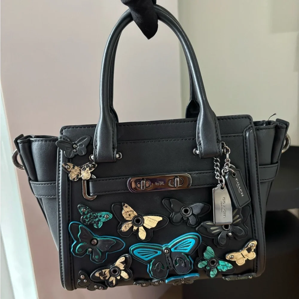 COACH Butterfly Applique Swagger 27 in Glovetanned Leather